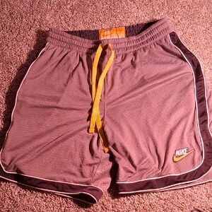 VINTAGE Y2K Nike Men's Gray Shorts with pockets!